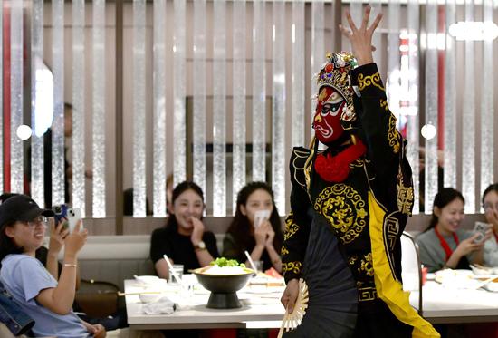 Performance stimulates catering industry consumption in Lhasa