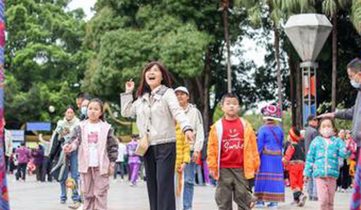 Xi stresses key role of public opinion