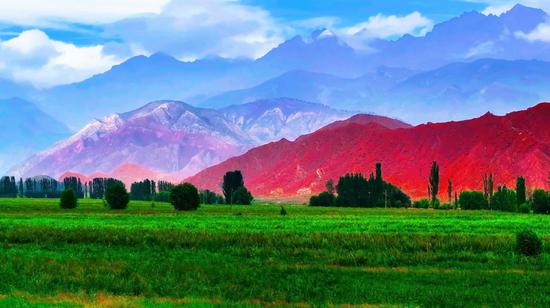 Discovering unique beauty of Tomur scenic area in NW China's Xinjiang